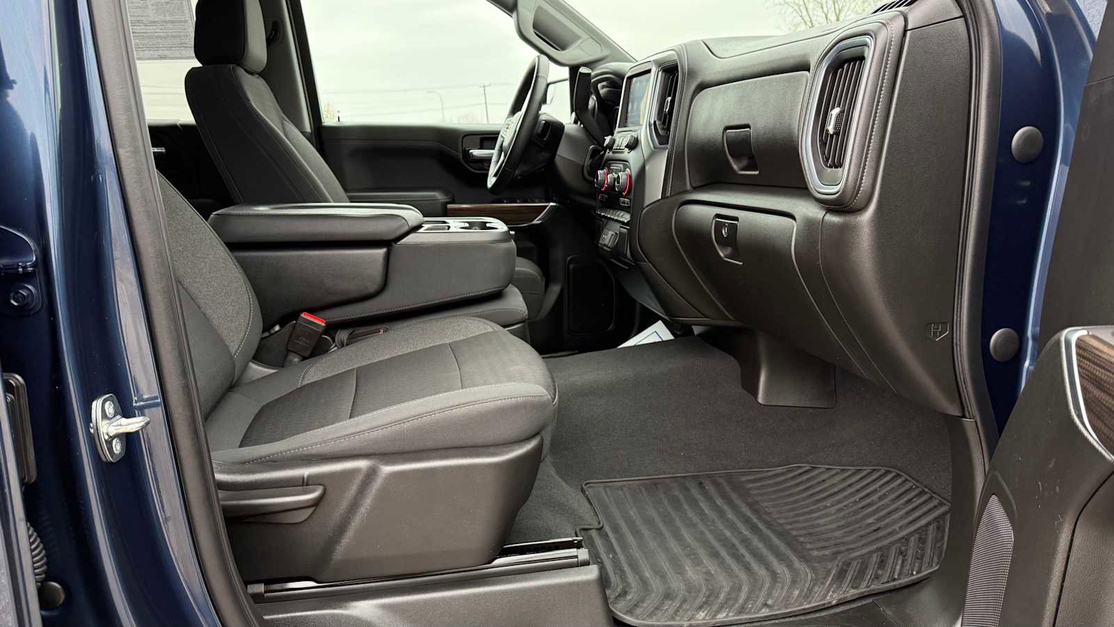 Used 2022 Chevrolet Silverado 1500 LT image 12