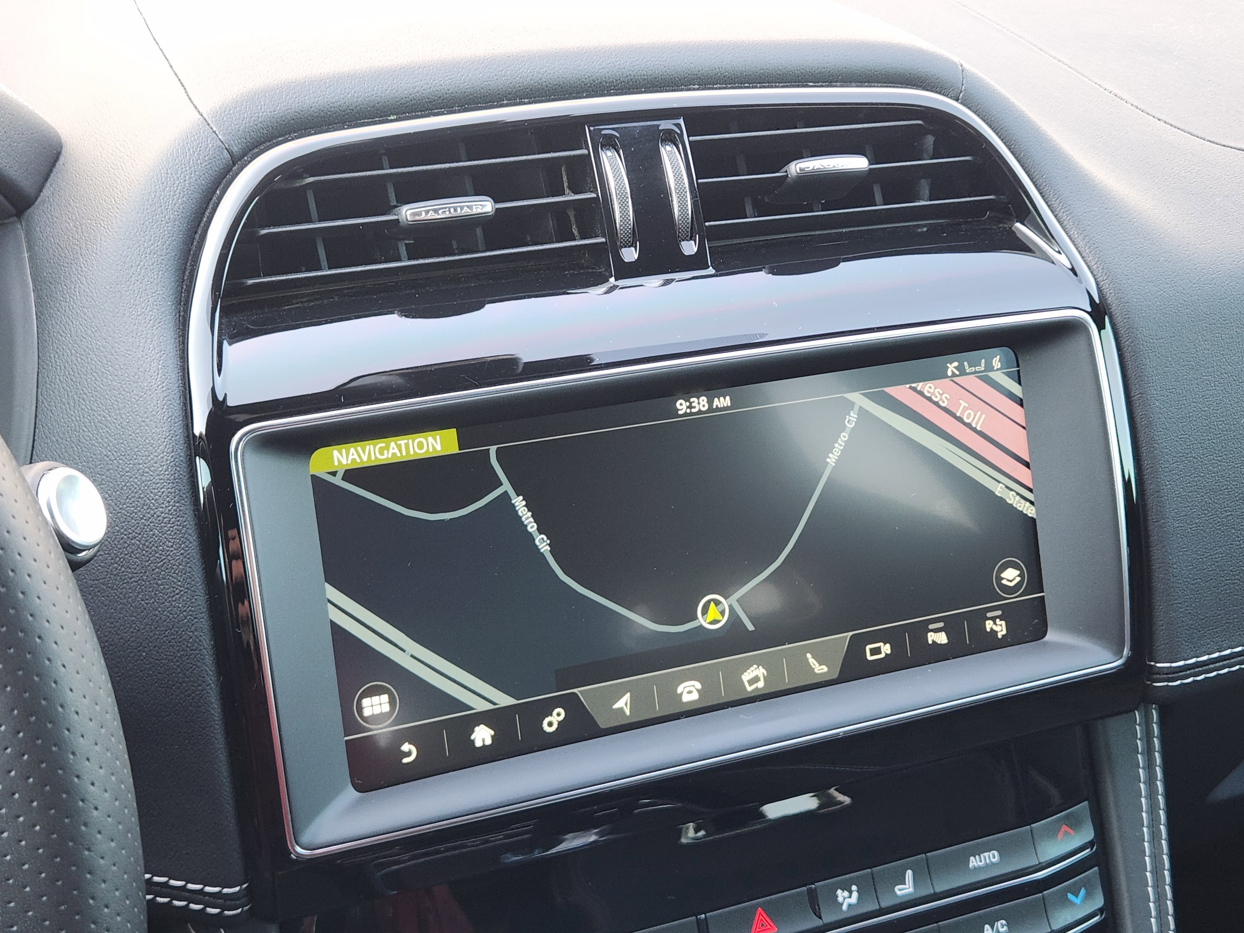 Used 2020 Jaguar F-PACE SVR image 16