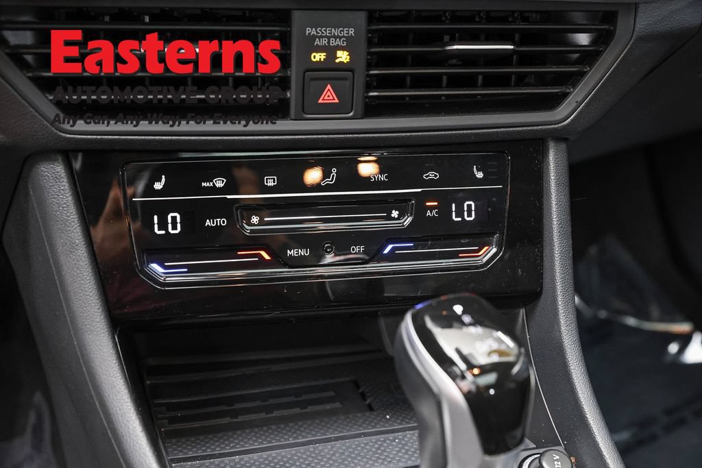 Used 2025 Volkswagen Jetta SE FWD image 19