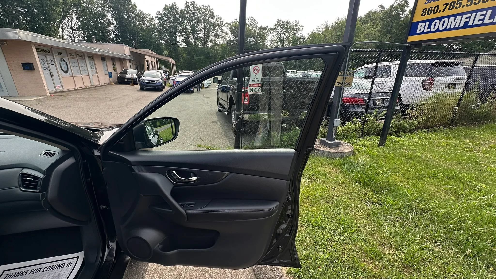 Used 2017 Nissan Rogue SV AWD/4WD image 31