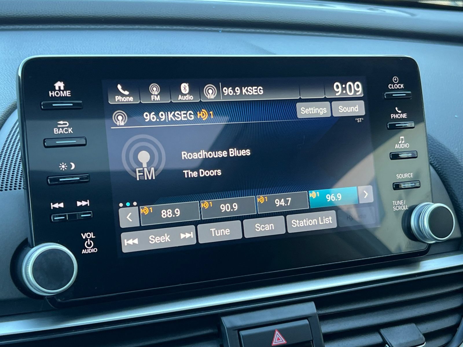 Used 2021 Honda Accord EX-L image 16