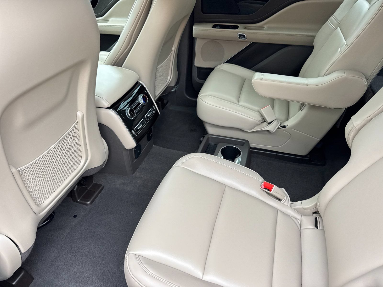 Used 2023 Lincoln Aviator 2WD w/ Premium Package image 14
