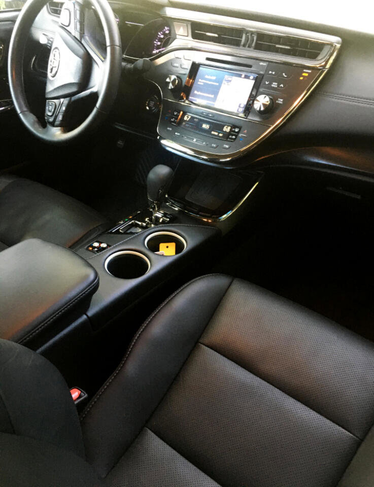 Used 2018 Toyota Avalon XLE Premium image 18