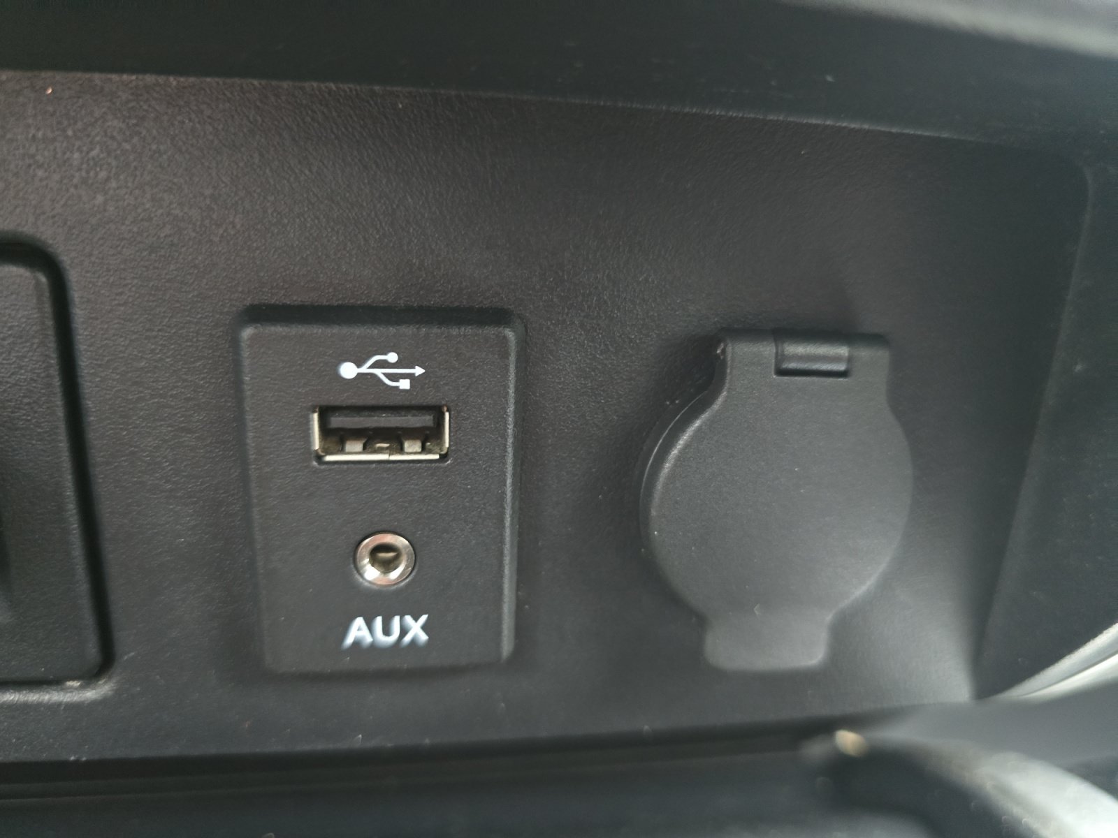 Used 2017 Nissan Titan PRO-4X AWD/4WD image 19