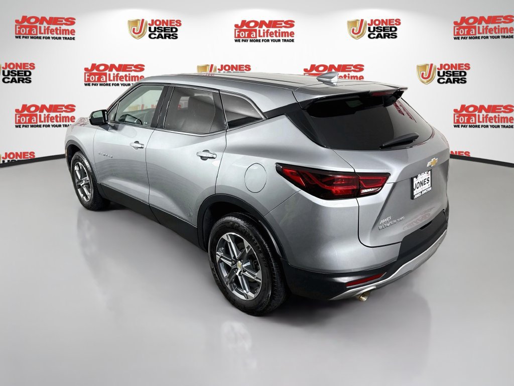 Used 2023 Chevrolet Blazer LT AWD/4WD image 2