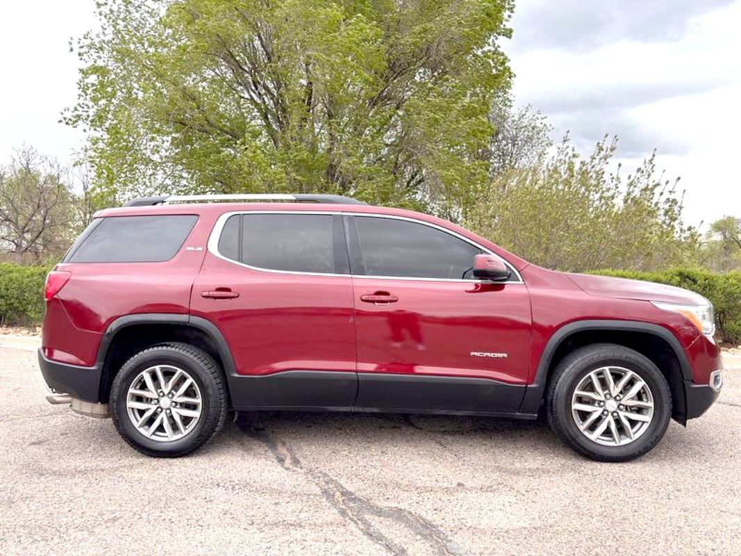 Used 2017 GMC Acadia SLE AWD/4WD image 3