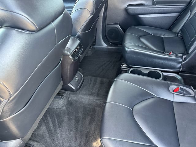 Used 2023 Toyota Highlander XLE FWD image 17