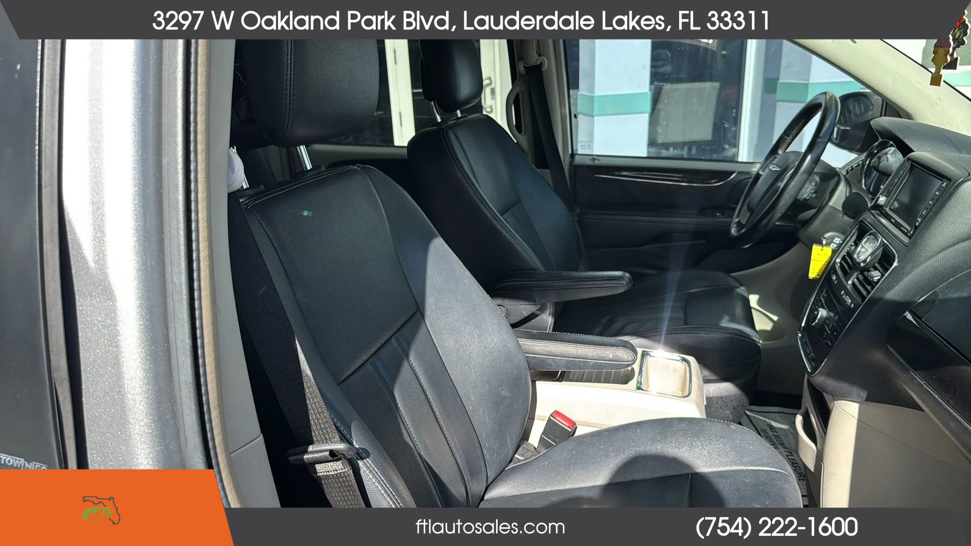 Used 2013 Chrysler Town & Country Touring image 36