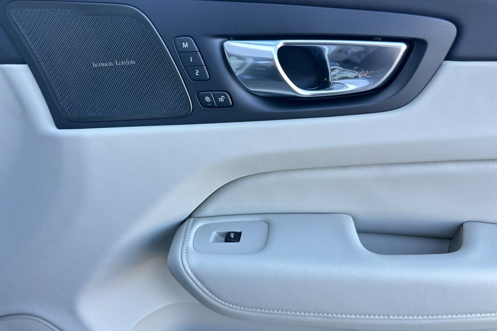 New 2026 Volvo XC60 B5 Ultra w/ Protection Package Premier image 19