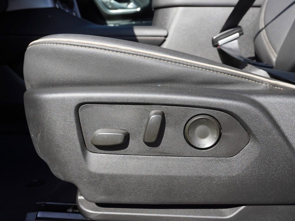 Used 2023 GMC Yukon SLT w/ SLT Premium Package image 38