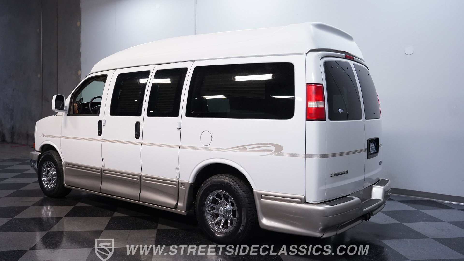 Used 2007 Chevrolet Express 1500 w/ Preferred Equipment Group RWD image 8