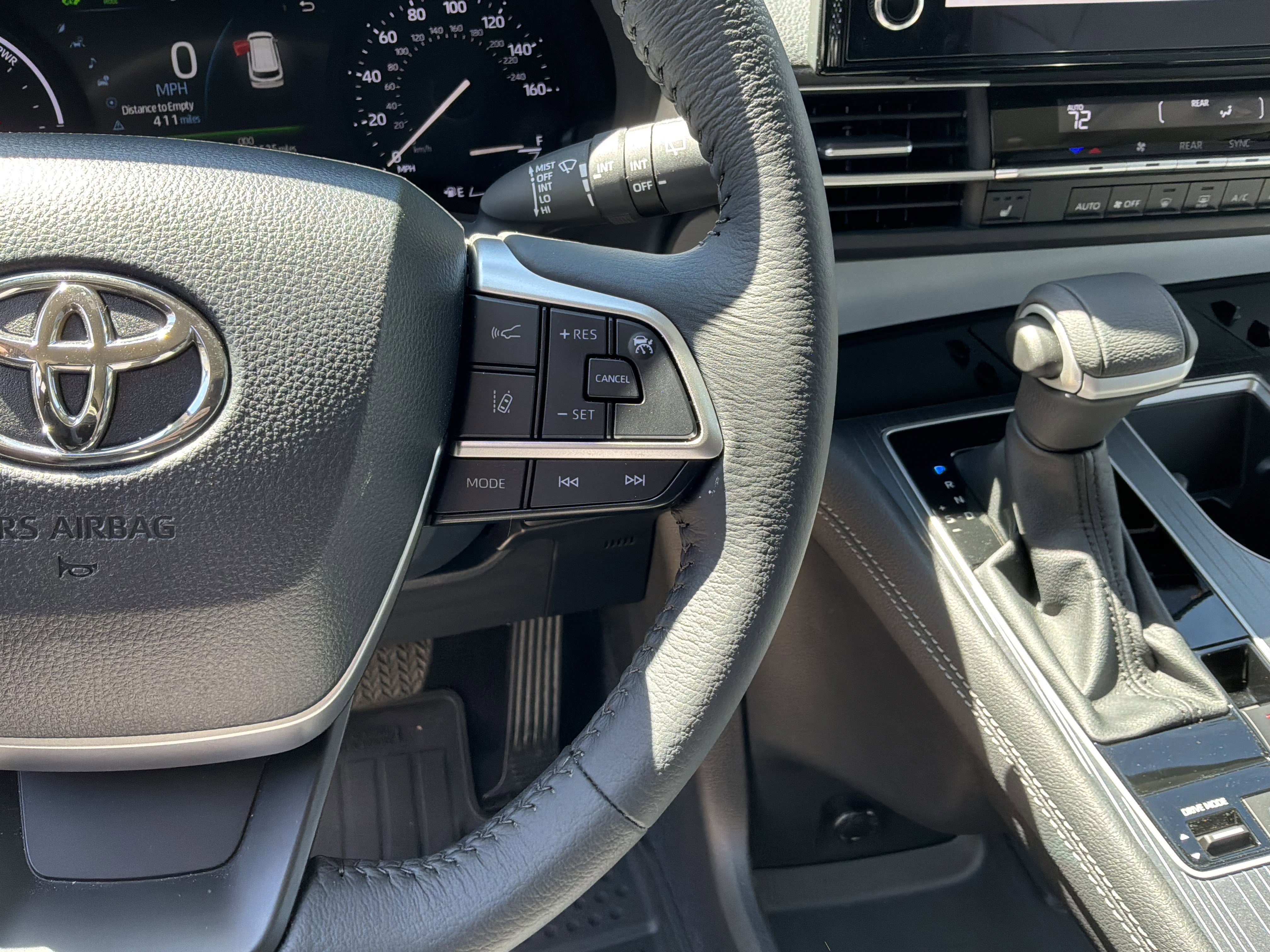 Used 2025 Toyota Sienna XLE image 18