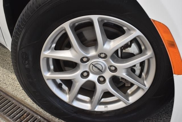 Used 2024 Chrysler Pacifica Touring-L FWD image 27