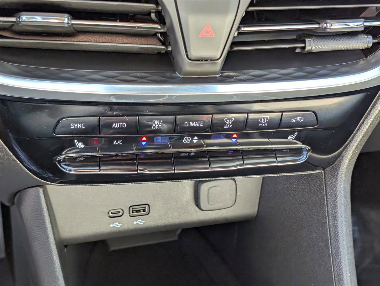 Used 2024 Buick Encore GX Avenir image 26