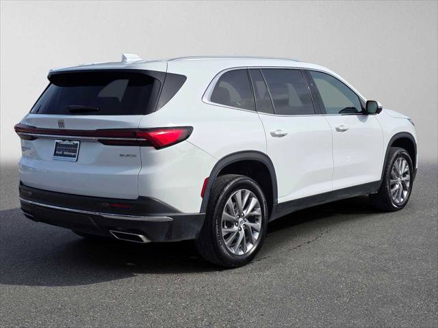 Used 2025 Buick Enclave Preferred AWD/4WD image 3