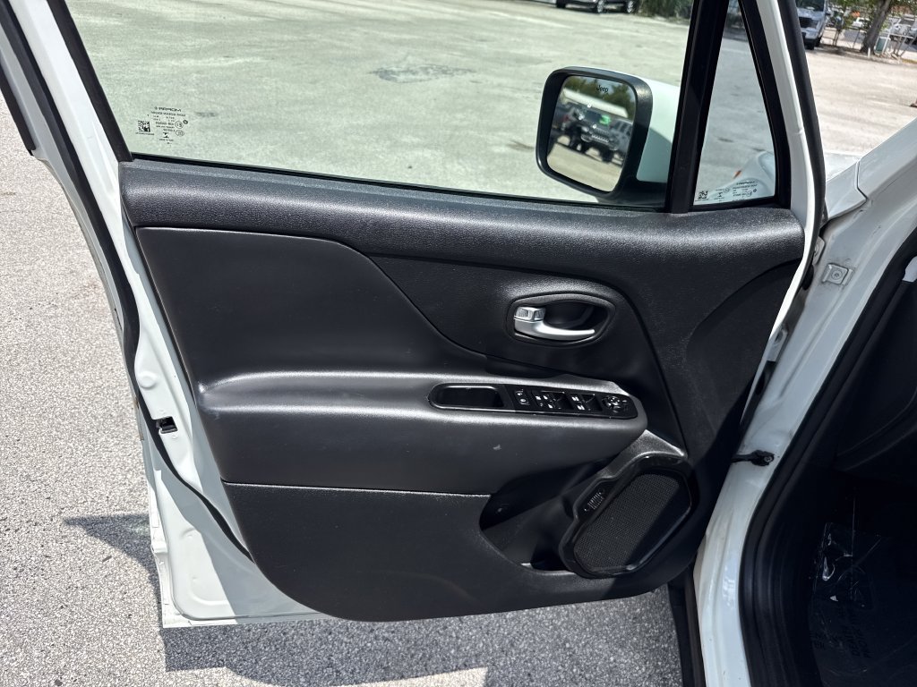 Used 2020 Jeep Renegade Altitude FWD image 13