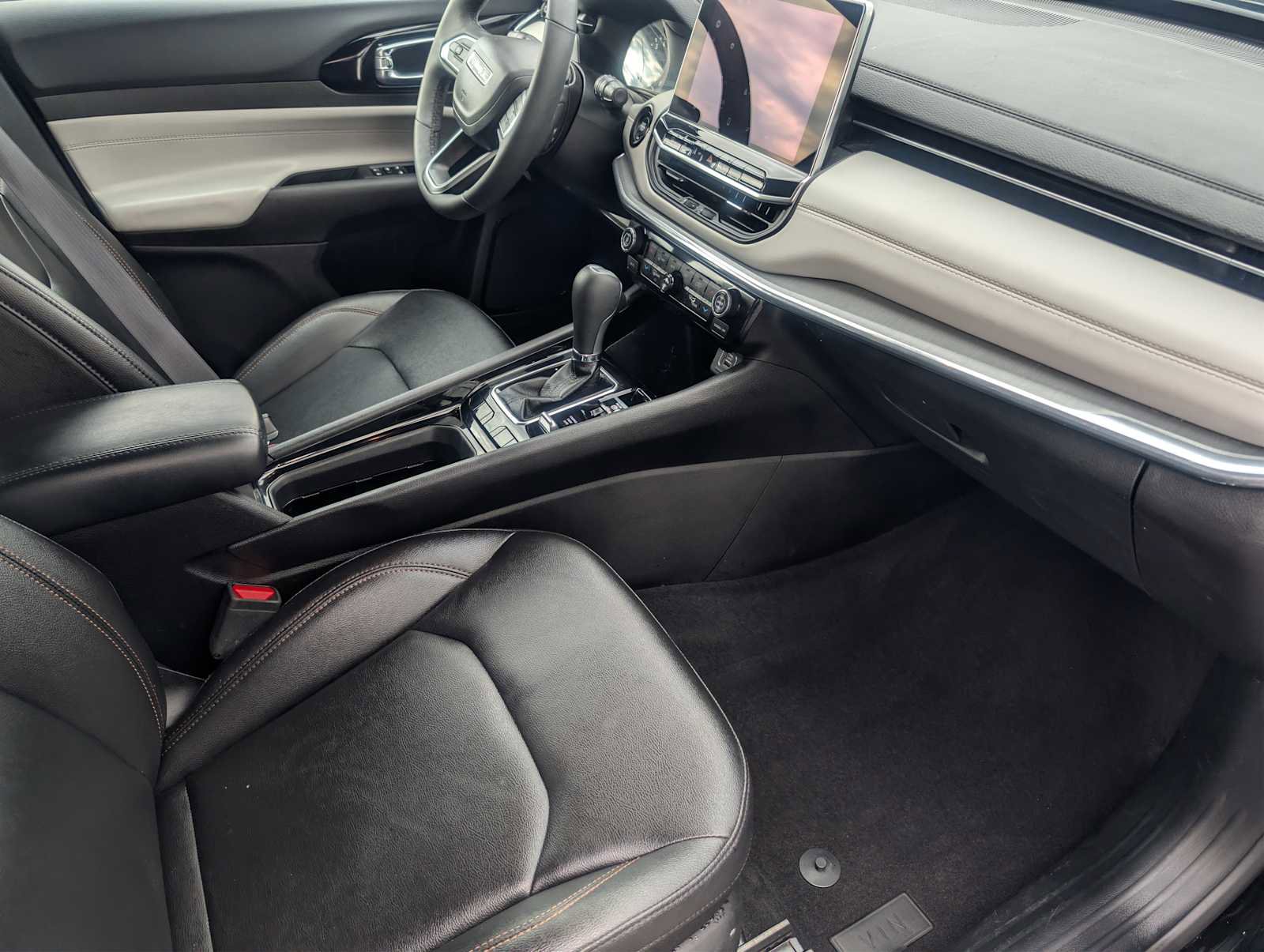 Used 2024 Jeep Compass Limited image 21