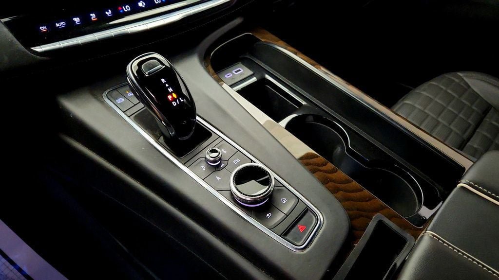 Used 2024 Cadillac Escalade Sport Platinum w/ LPO, ONYX Package AWD/4WD image 16