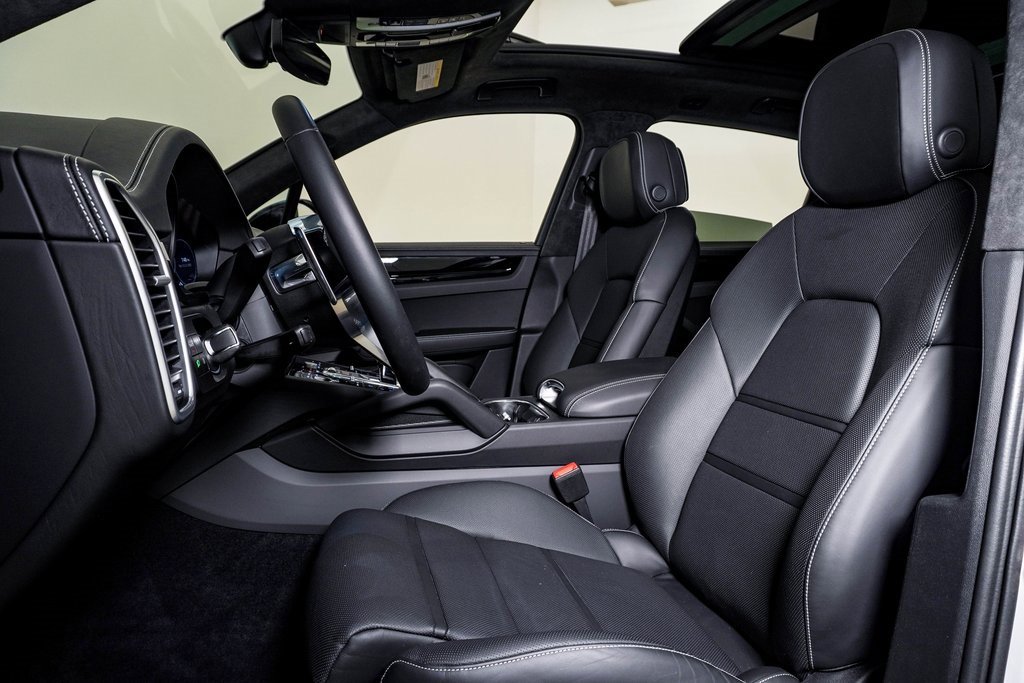Certified 2023 Porsche Cayenne GTS image 5