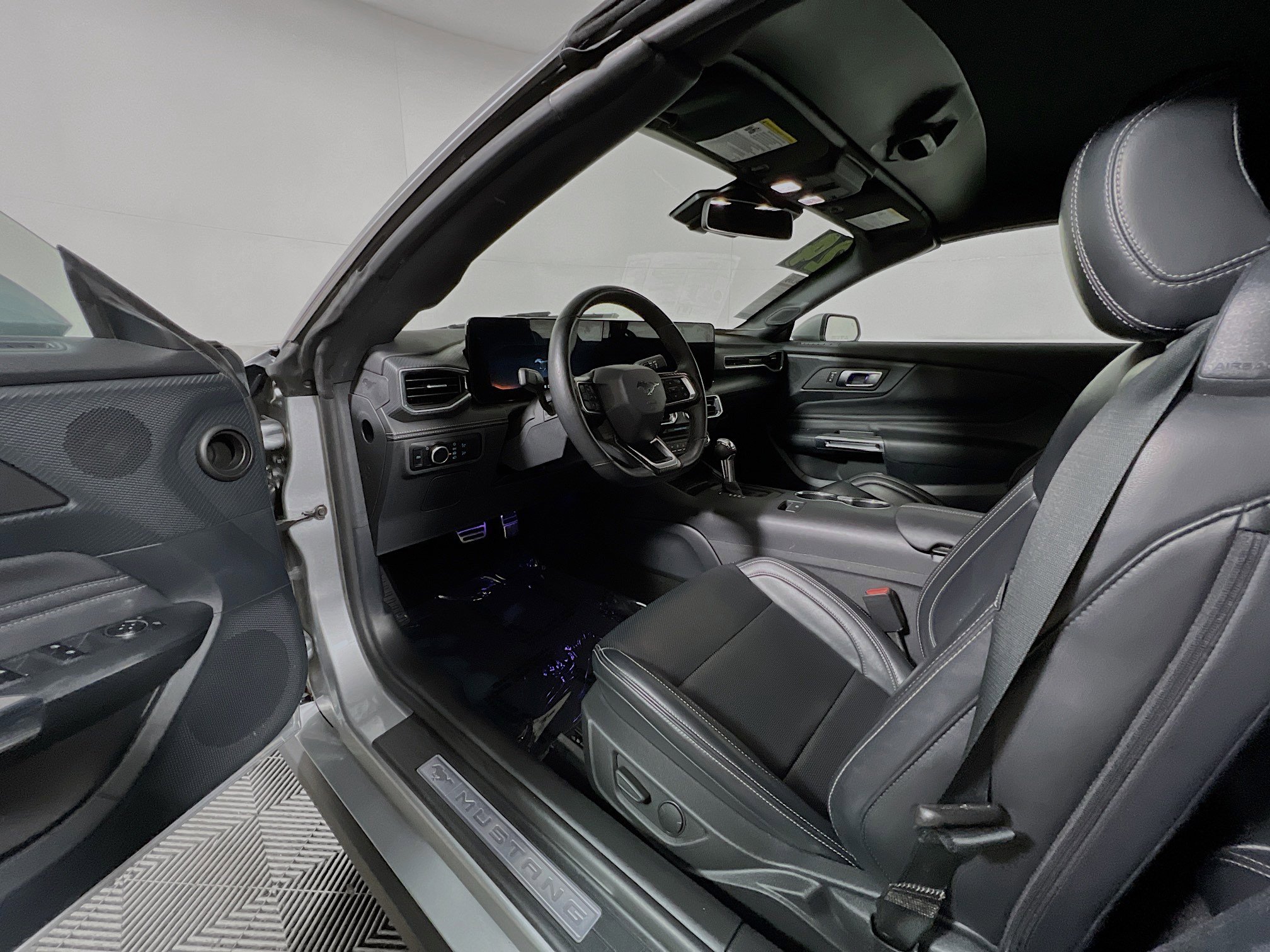 Used 2024 Ford Mustang Premium image 15