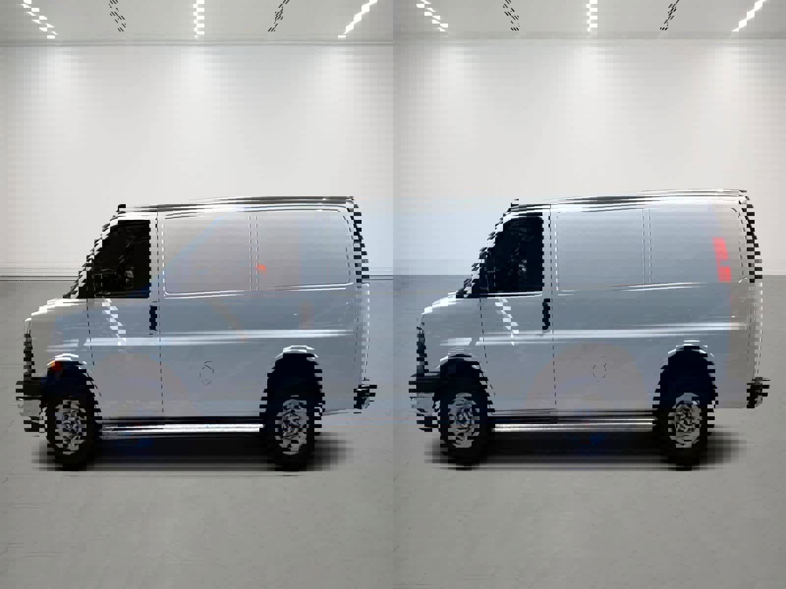 Used 2024 GMC Savana 2500 w/ Driver Convenience Package image 2