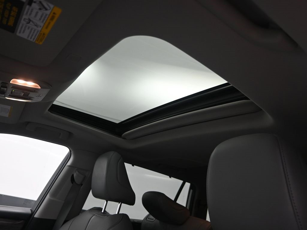 Used 2021 Toyota Highlander Limited image 28