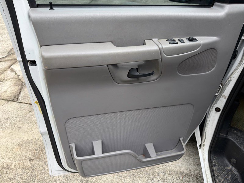 Used 2002 Ford E-150 and Econoline 150 image 16