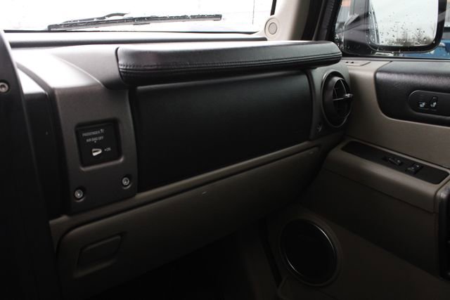 Used 2004 HUMMER H2 w/ Preferred Equipment Group image 19