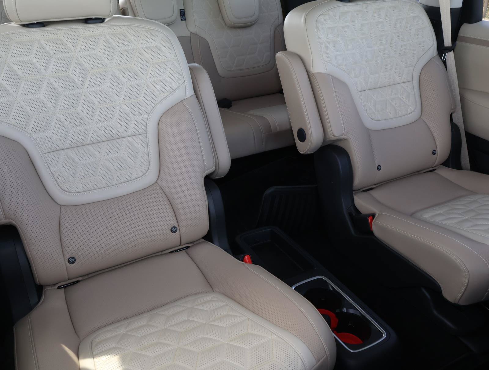 Used 2025 Nissan Armada Platinum Reserve RWD image 21