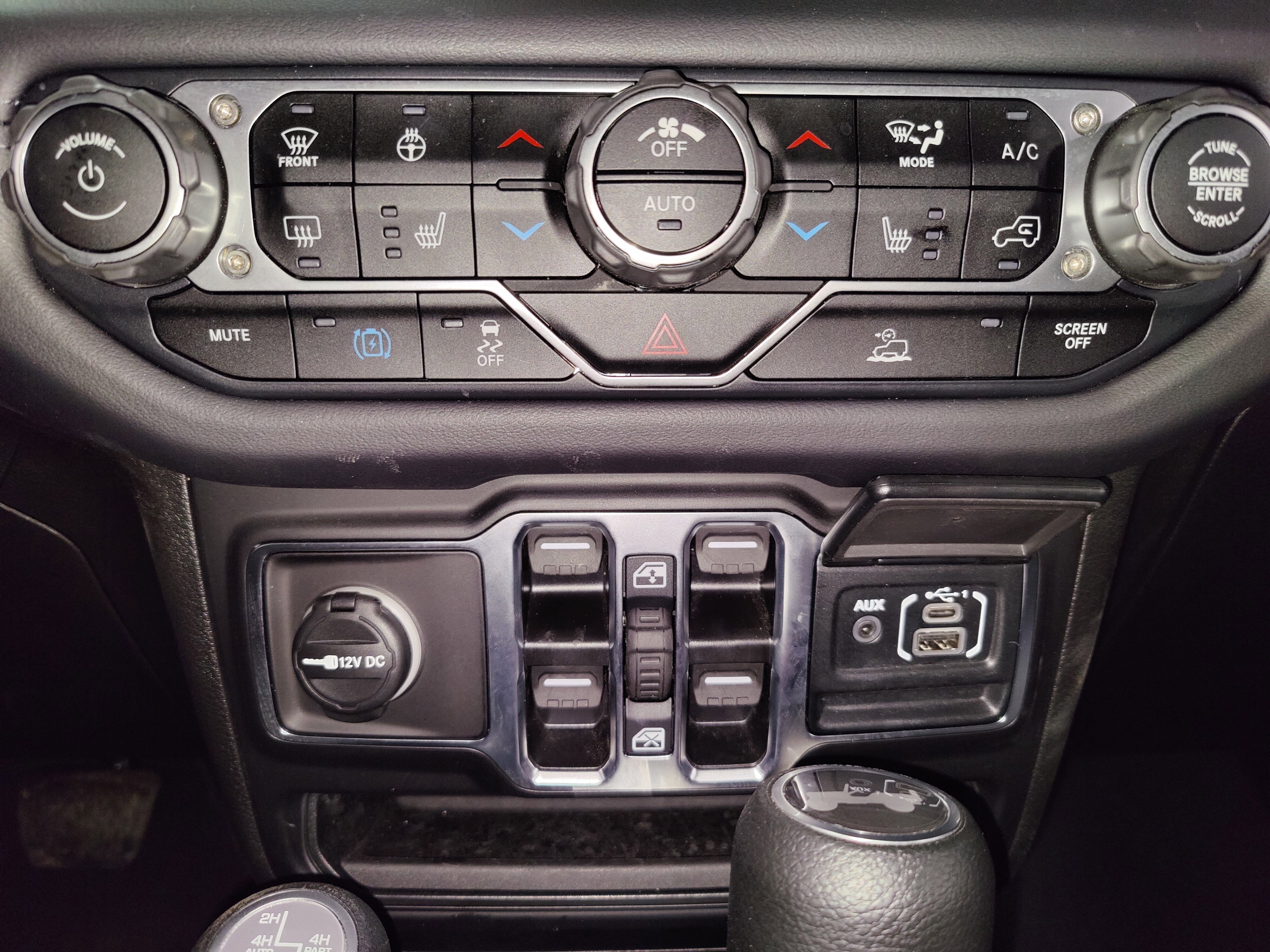 Used 2025 Jeep Wrangler Unlimited Sahara image 6