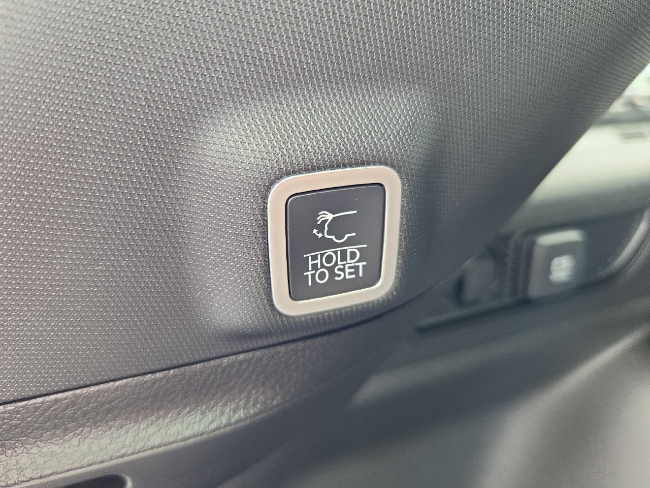 New 2027 Jeep Grand Cherokee Laredo X RWD image 23