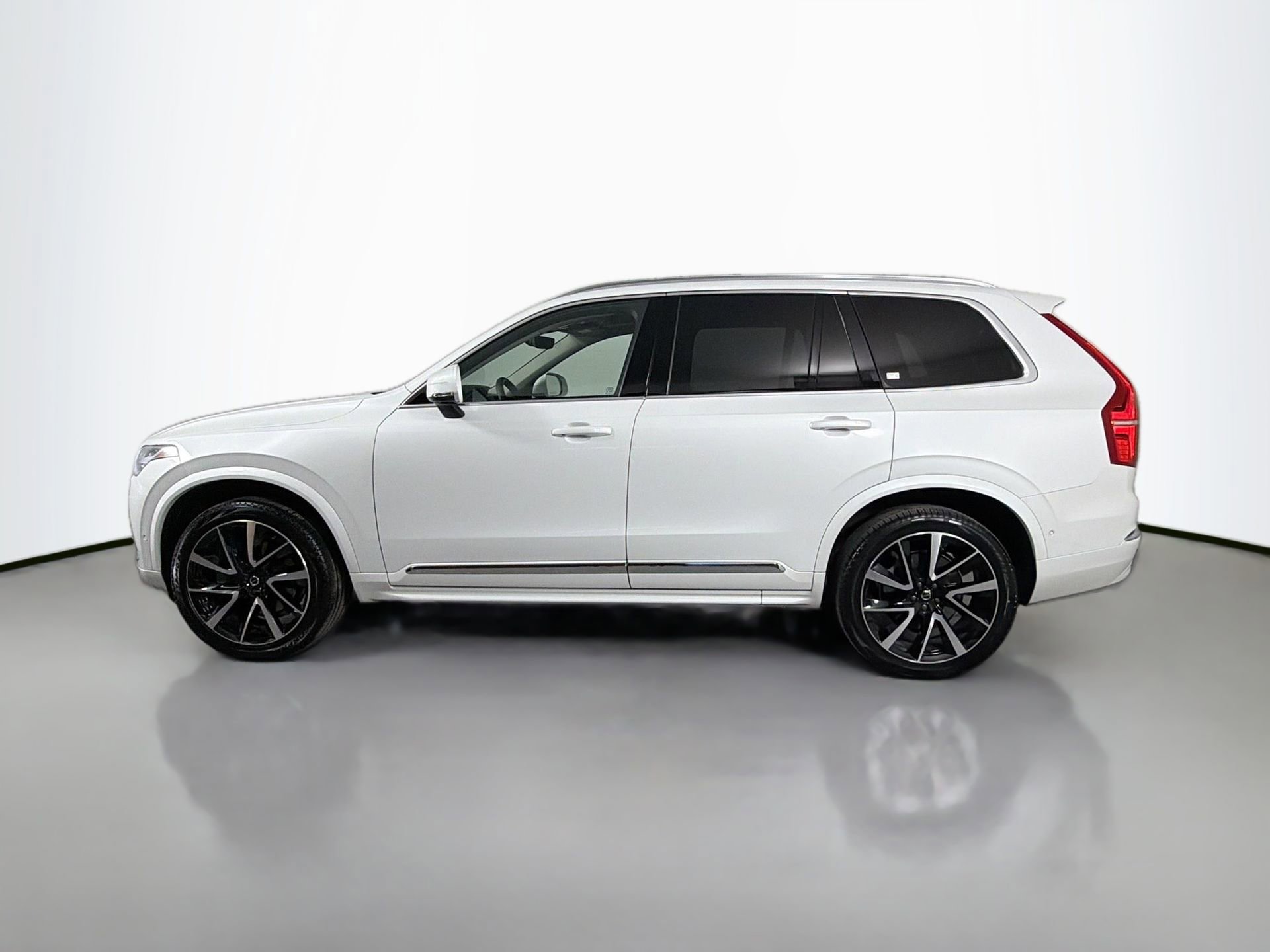 Certified 2024 Volvo XC90 B5 Plus w/ Protection Package Premier AWD/4WD image 9