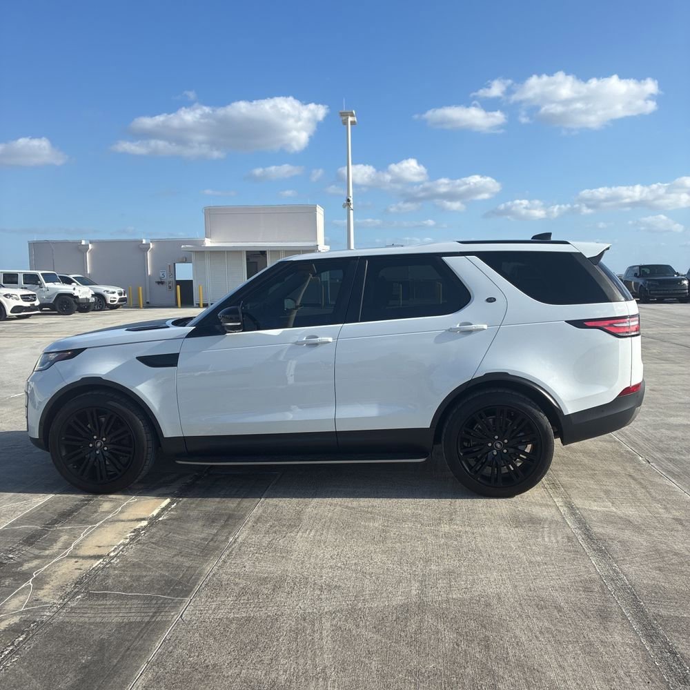 Used 2017 Land Rover Discovery HSE AWD/4WD image 4