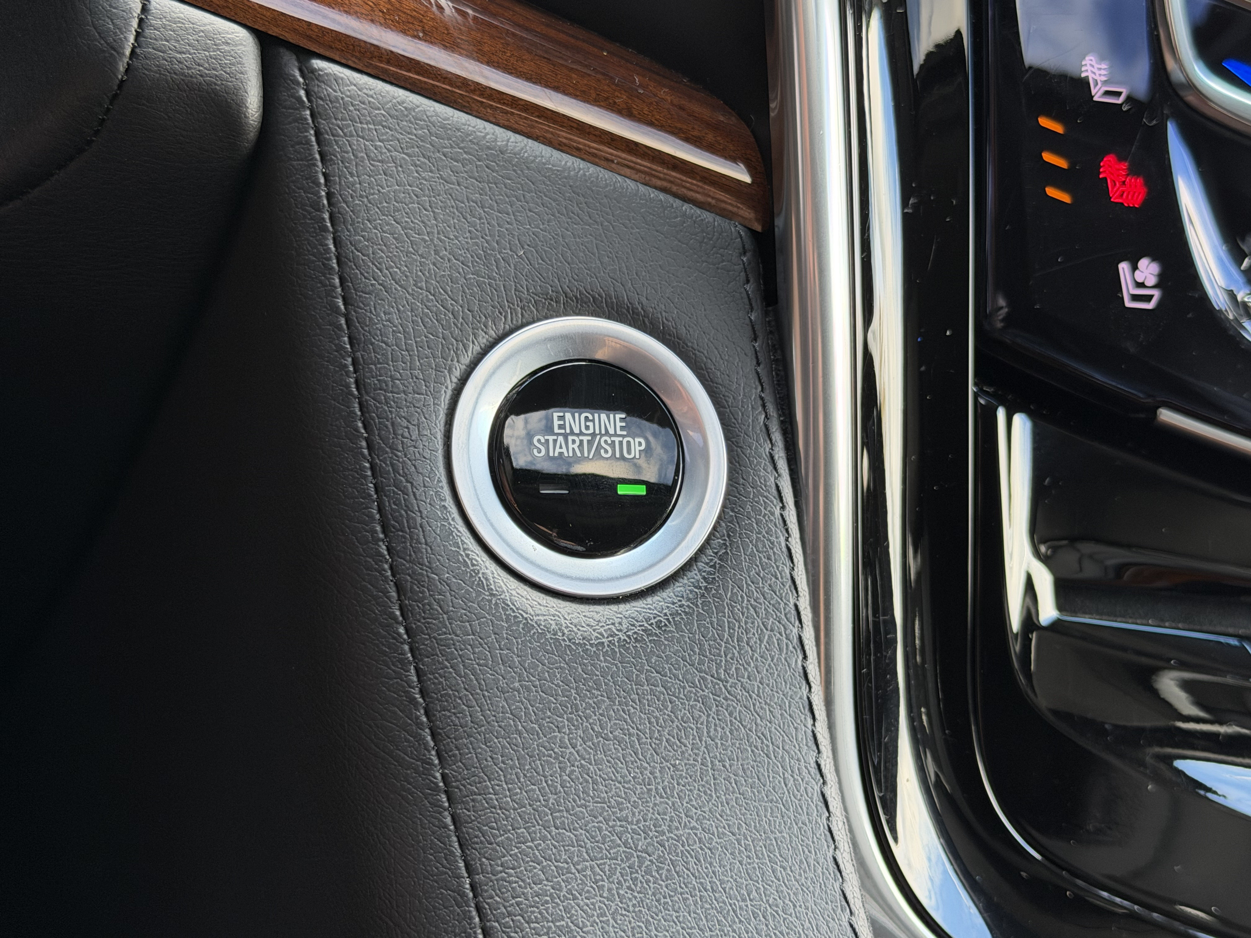 Used 2019 Cadillac Escalade ESV Luxury AWD/4WD image 39