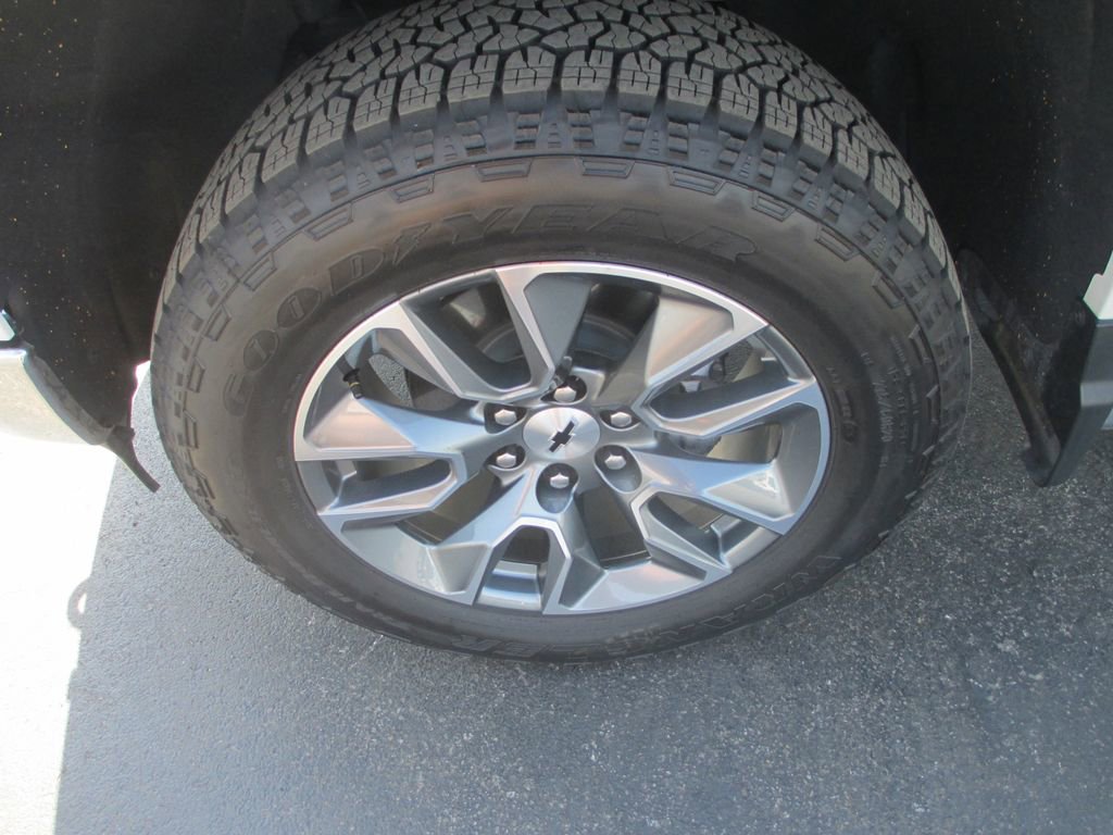 Used 2025 Chevrolet Silverado 1500 LTZ w/ LTZ Premium Package AWD/4WD image 15