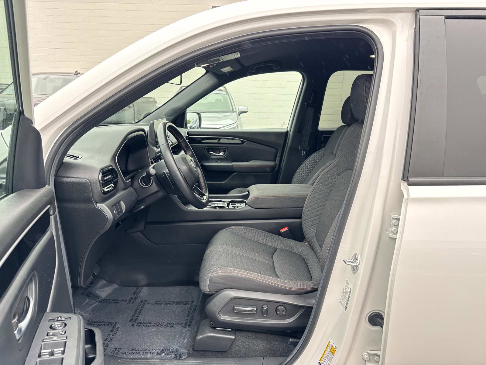 Used 2025 Honda Pilot Sport image 20