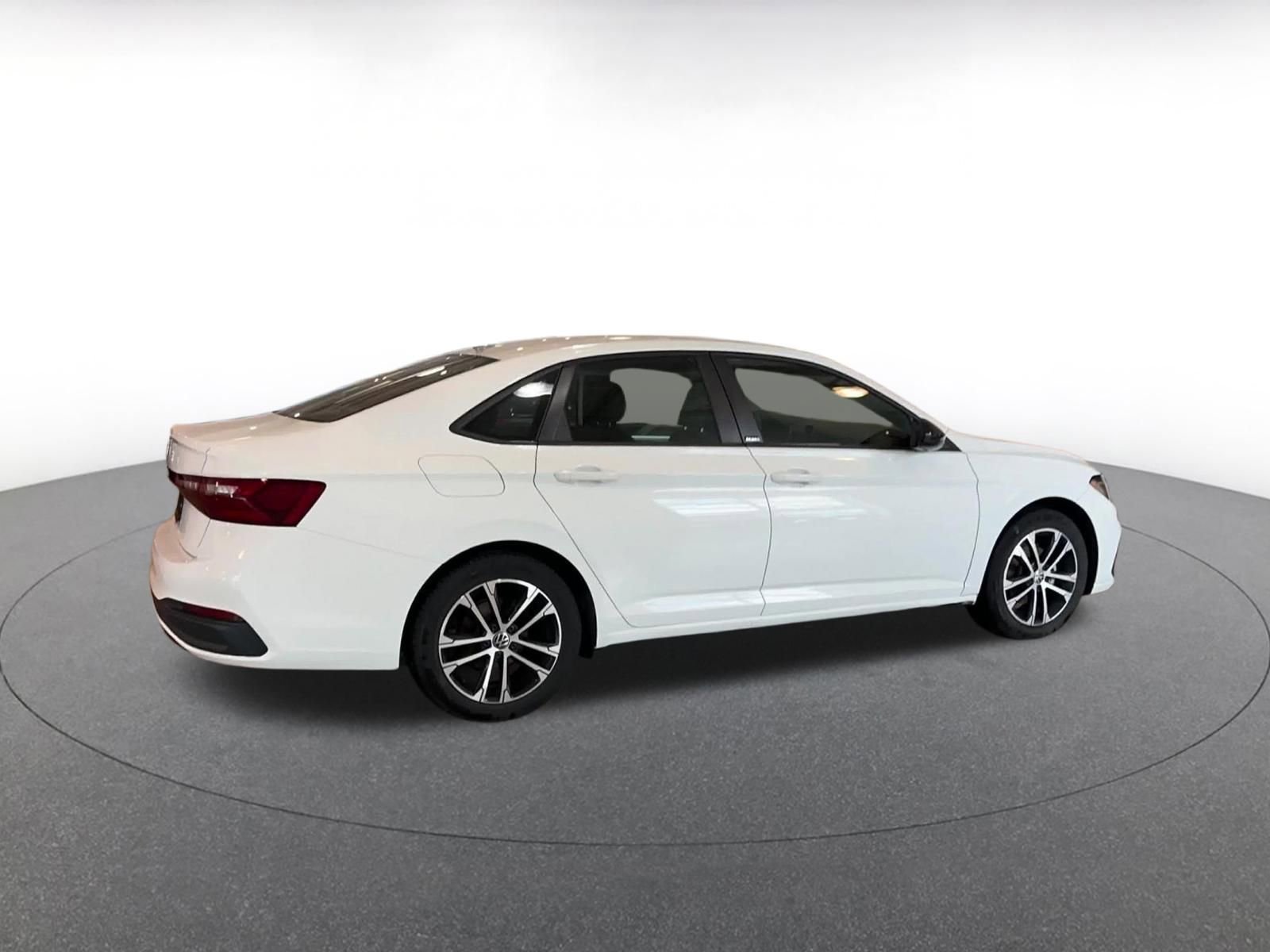 Used 2025 Volkswagen Jetta Sport image 15