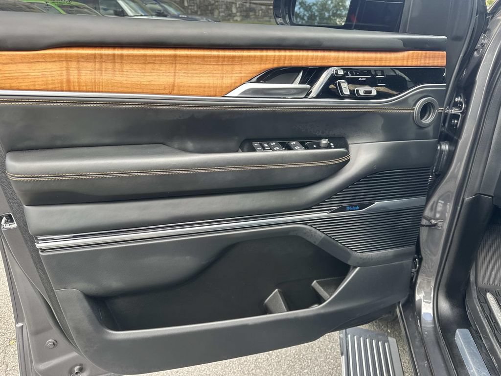 Used 2024 Jeep Grand Wagoneer Series III w/ Rear Seat Video Group 1 AWD/4WD image 22