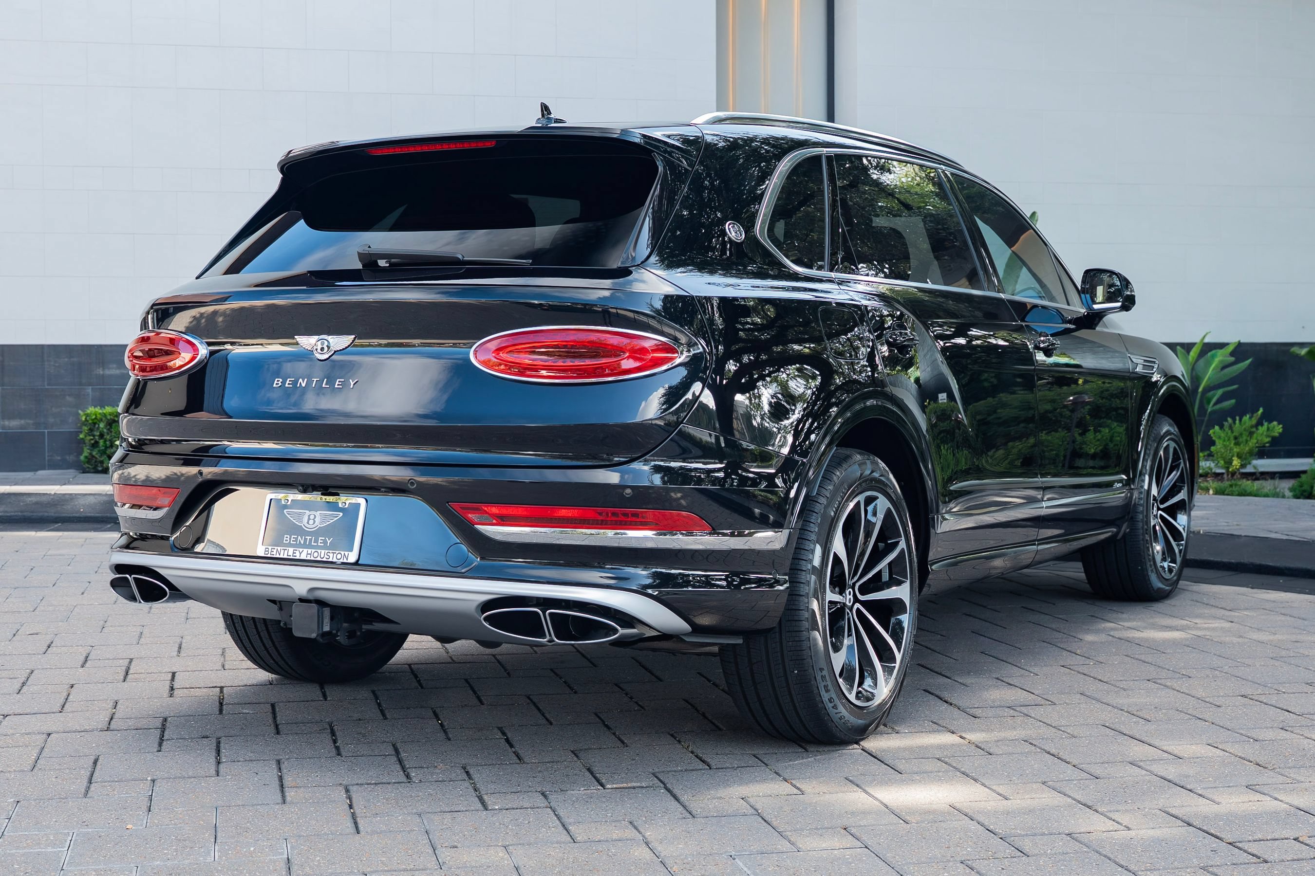 Certified 2025 Bentley Bentayga Extended Wheelbase AWD/4WD image 3