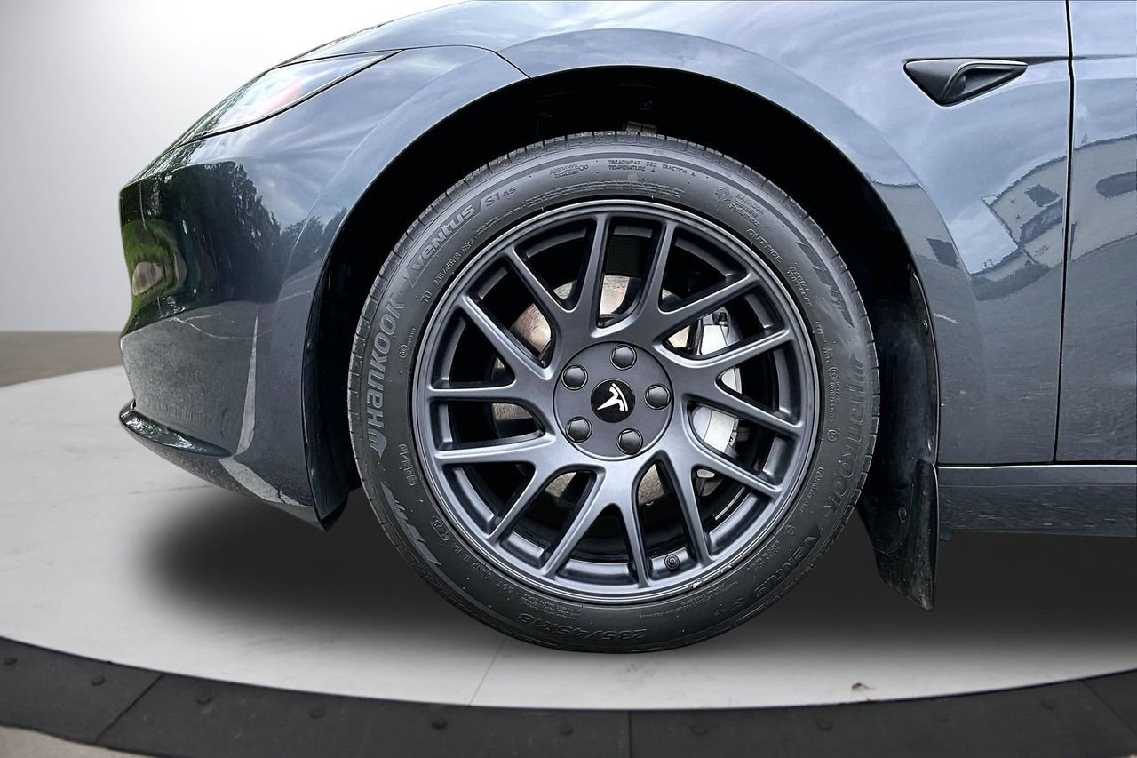 Used 2025 Tesla Model 3 Long Range AWD/4WD image 32