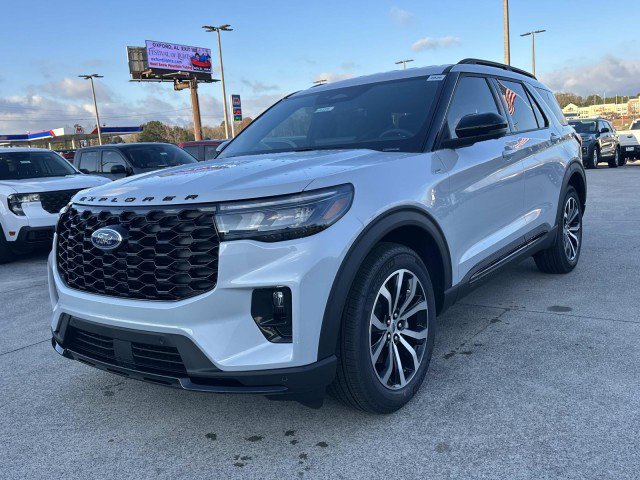New 2026 Ford Explorer ST-Line image 3