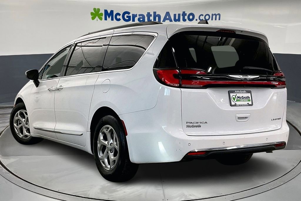 Used 2023 Chrysler Pacifica Limited FWD image 3