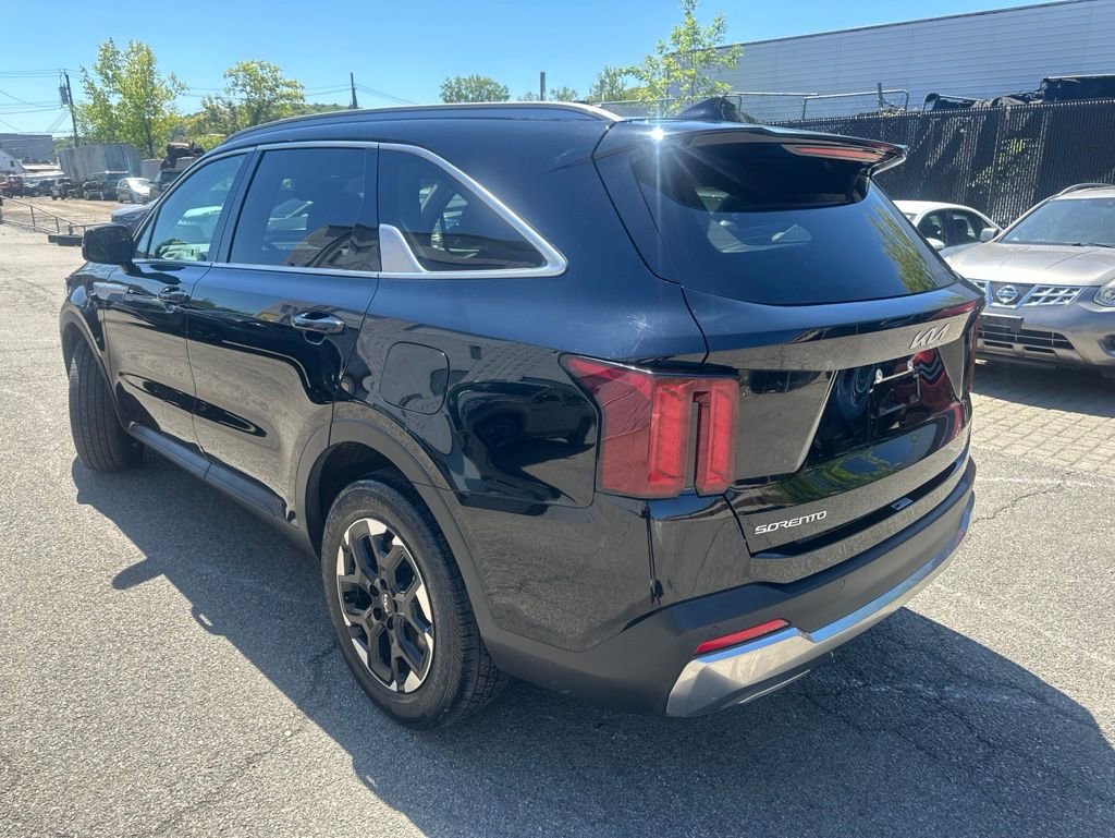 Used 2024 Kia Sorento S w/ Panoramic Sunroof Package AWD/4WD image 4