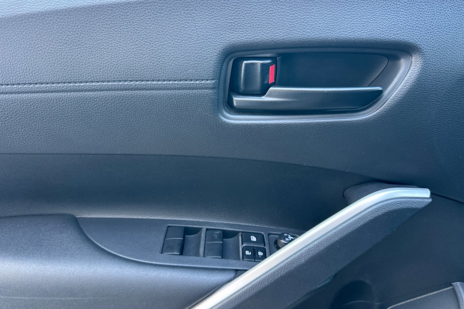 Used 2023 Toyota Corolla Cross S w/ Moonroof Package image 11