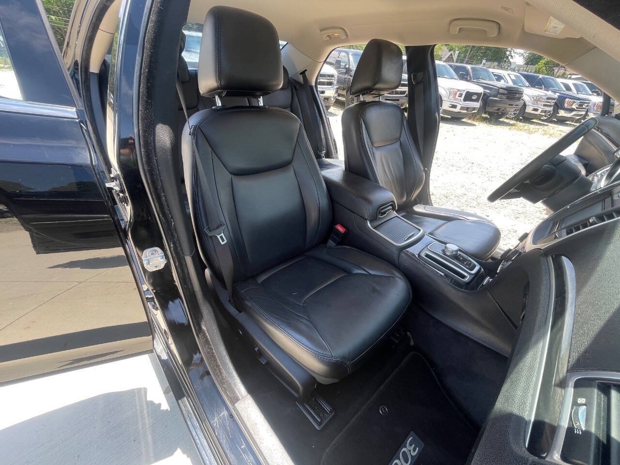 Used 2017 Chrysler 300 Limited RWD image 29