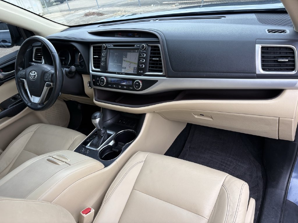 Used 2018 Toyota Highlander XLE FWD image 31