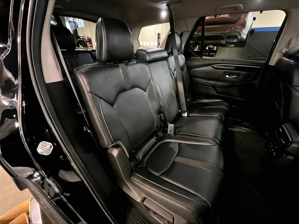Used 2025 Honda Pilot EX-L image 16