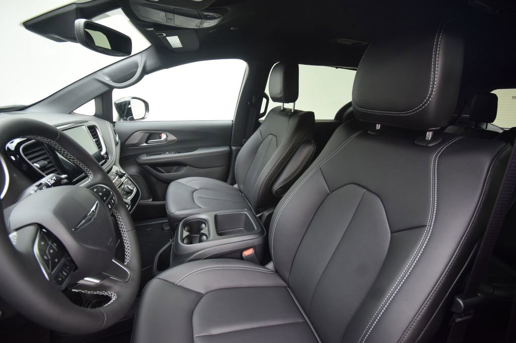 New 2025 Chrysler Pacifica Select image 25