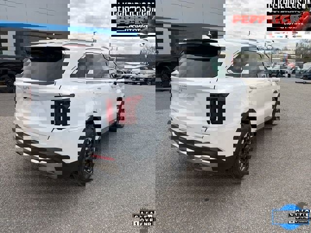 Used 2024 Kia Sorento S image 3