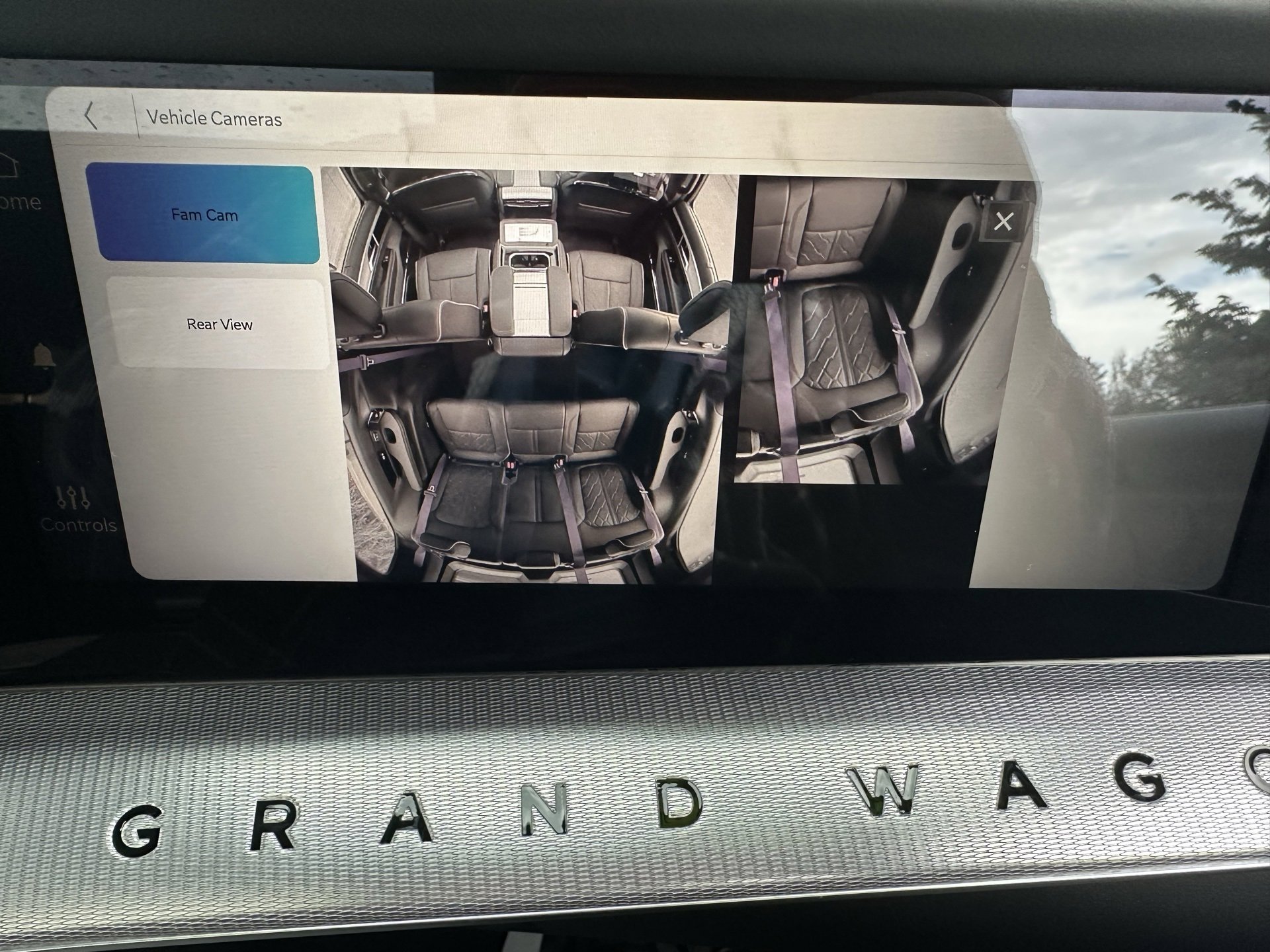 Used 2023 Jeep Grand Wagoneer Series III w/ Rear-Seat Entertainment Group image 17